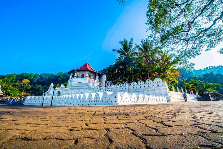 Kandy City Tour from Habarana - Photo 1 of 9